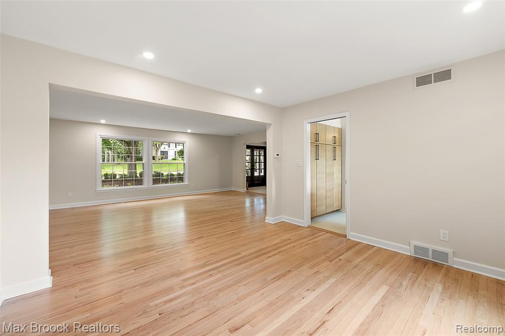 4525 Valleyview Drive, West Bloomfield, MI 48323 — Photo 4