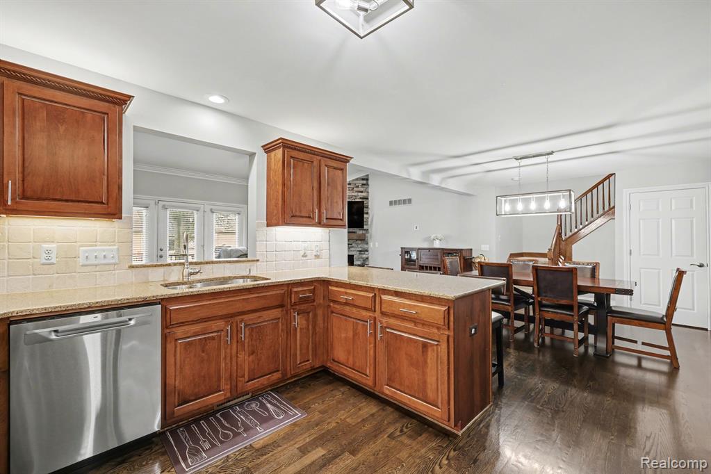 4337 Elaine Court, Utica, MI 48316 — Photo 12