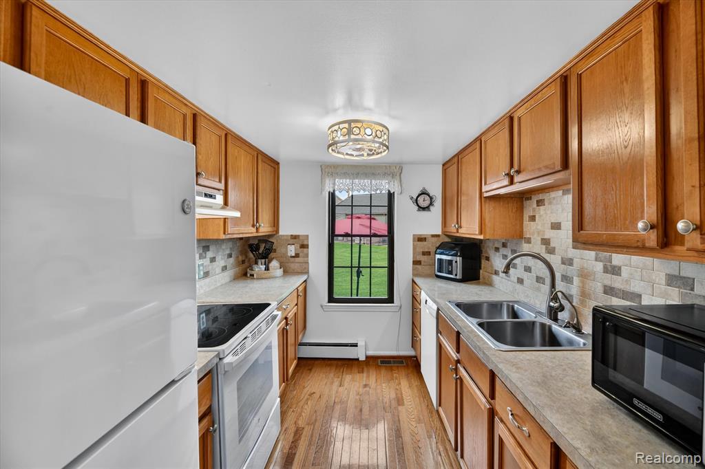 10044 Arlington Circle, 145, South Lyon, MI 48178 — Photo 3