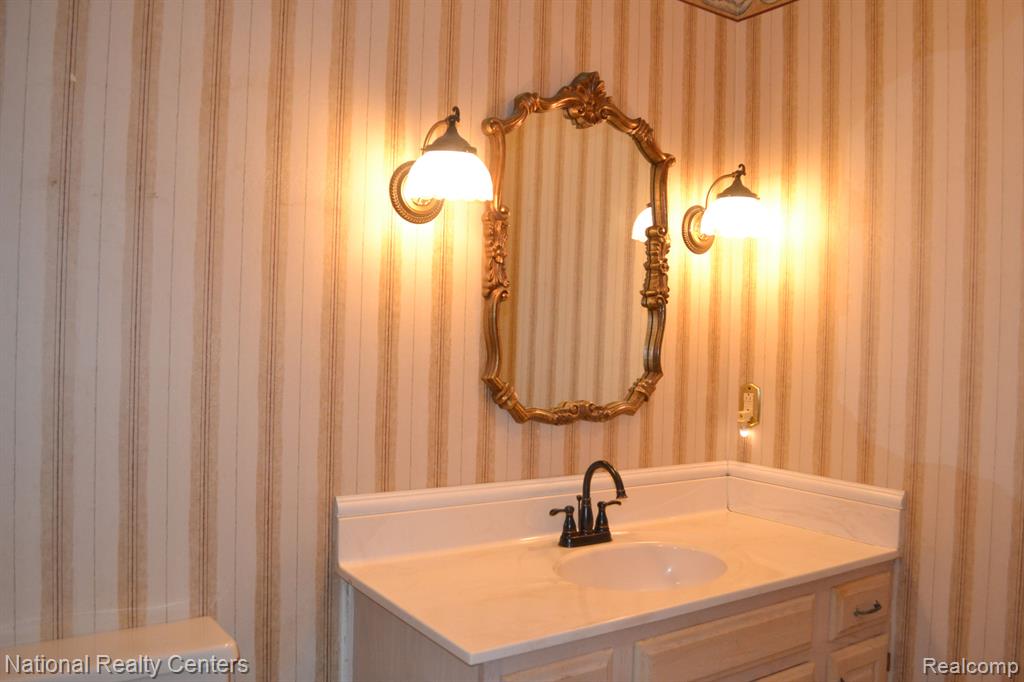 1052 PINEWOOD Court, Brighton, MI 48116 — Photo 18