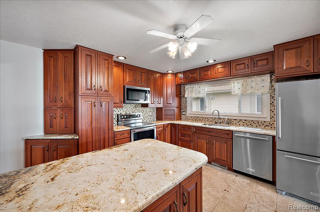 13358 Laplaisance Woods Street, La Salle, MI — Photo 15