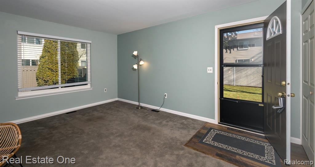 1882 NEWPORTE CT, 242, Royal Oak, MI 48073 — Photo 7