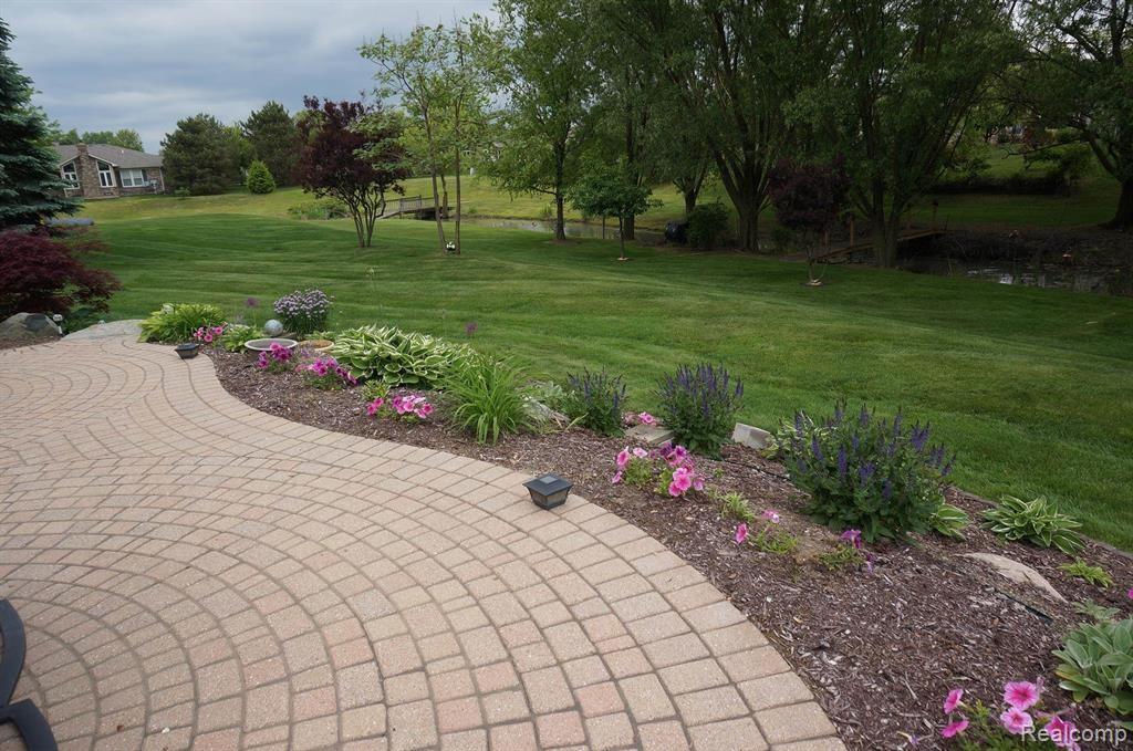 49954 Willowood Drive, Macomb, MI 48044 — Photo 12