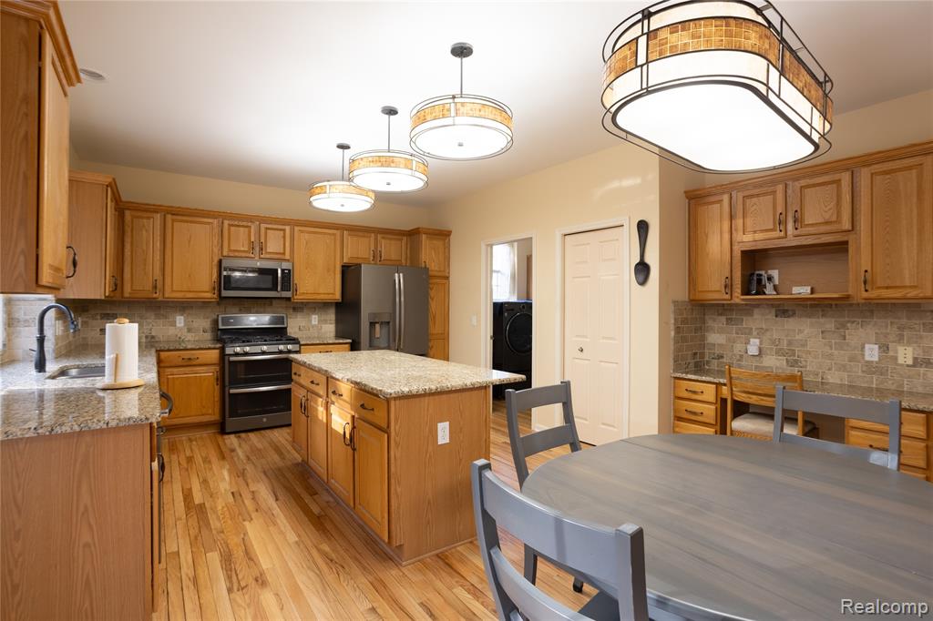 6263 Knob Bend Drive, Grand Blanc, MI 48439 — Photo 2