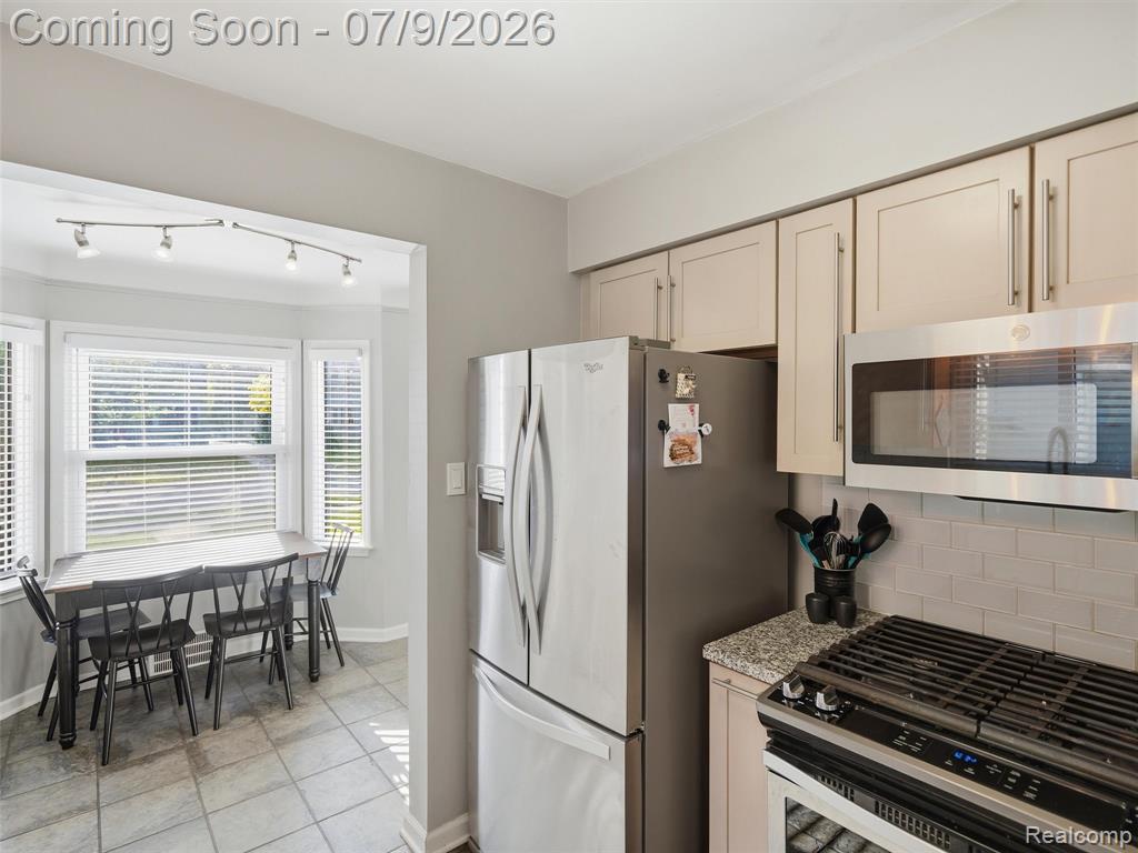622 N Rembrandt Avenue, Royal Oak, MI 48067 — Photo 3