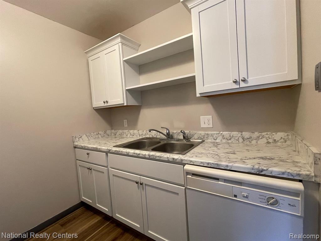 8719 Meadowbrook Drive, Brighton, MI 48116 — Photo 6