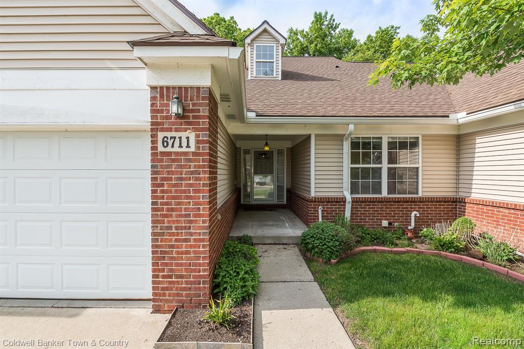 6711 CORTLAND Avenue, Brighton, MI 48114 — Photo 2