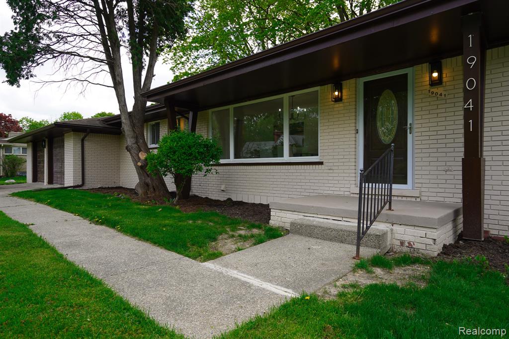 19041 Bungalow Drive, Lathrup Village, MI 48076 — Photo 3