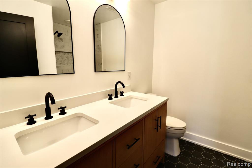 521 MULBERRY Street, Wyandotte, MI 48192 — Photo 10