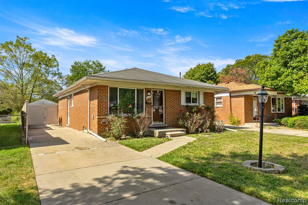 6131 N Evangeline Street, Dearborn Heights, MI 48127 — Photo 2