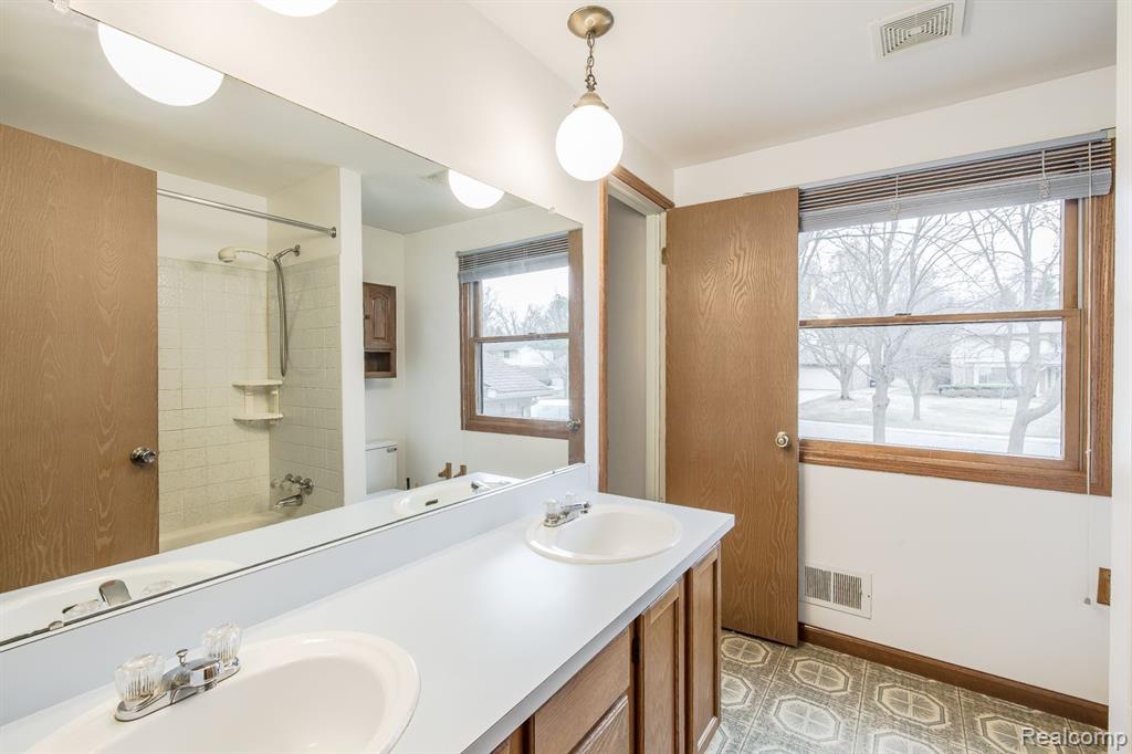 5126 OLD COVE Road, Clarkston, MI — Photo 33