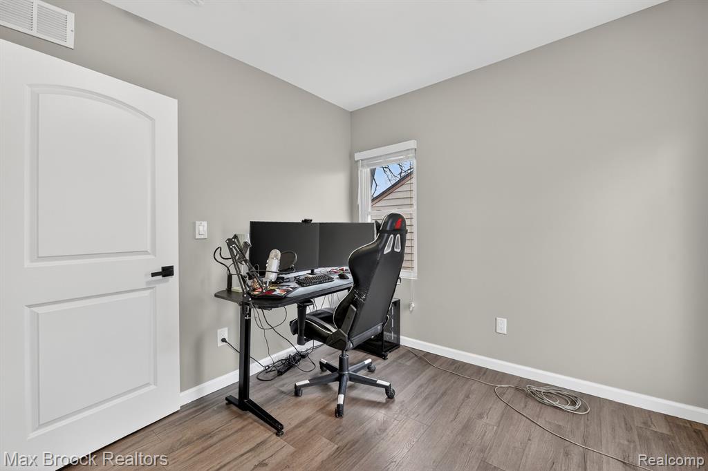 21631 Tulane Avenue, Farmington, MI 48336 — Photo 19