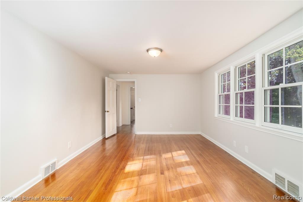 499 Sunningdale Drive, Grosse Pointe Woods, MI 48236 — Photo 31
