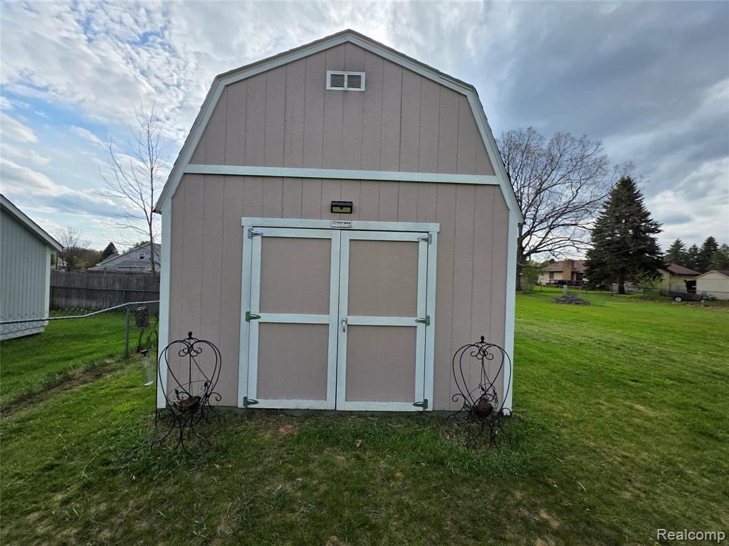 3435 Rockledge Lane, Lapeer, MI 48446 — Photo 25