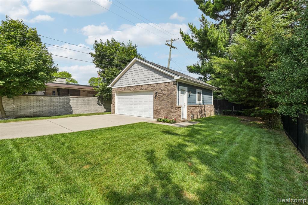 13348 Vernon Avenue, Huntington Woods, MI — Photo 51