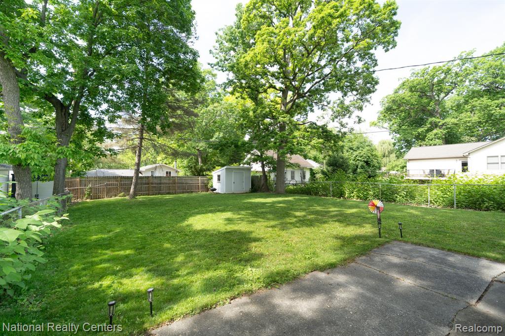 3973 Oak Knoll Road, Waterford, MI 48328 — Photo 25