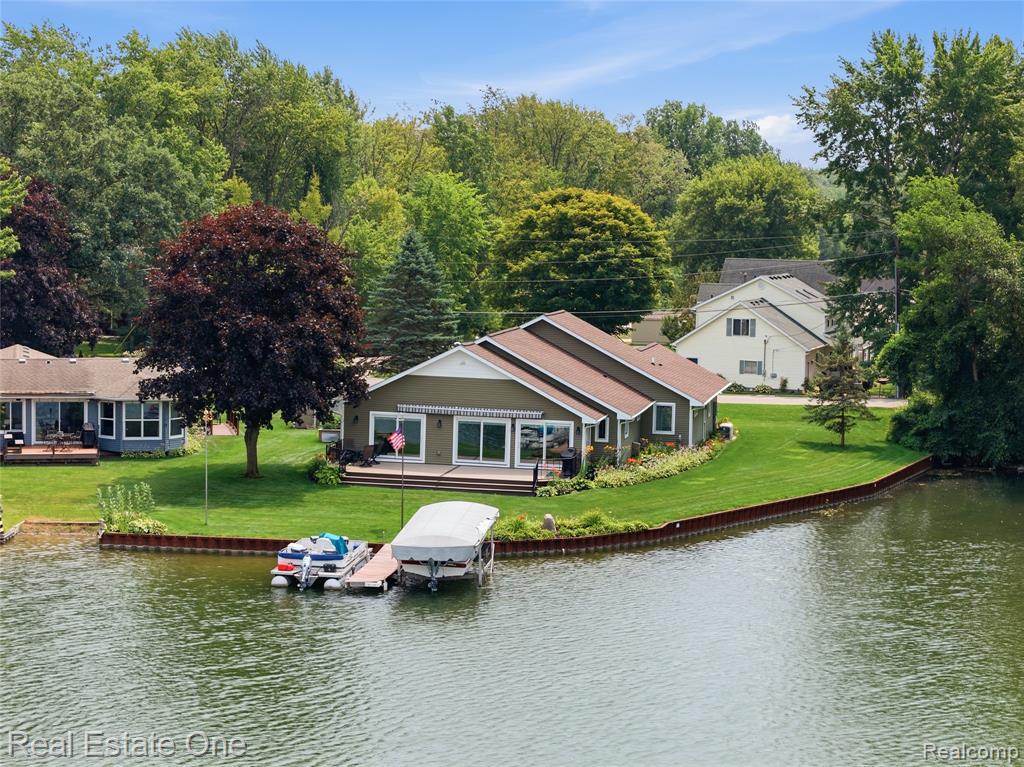 2939 Tamarack Lake Drive, Pinckney, MI 48169