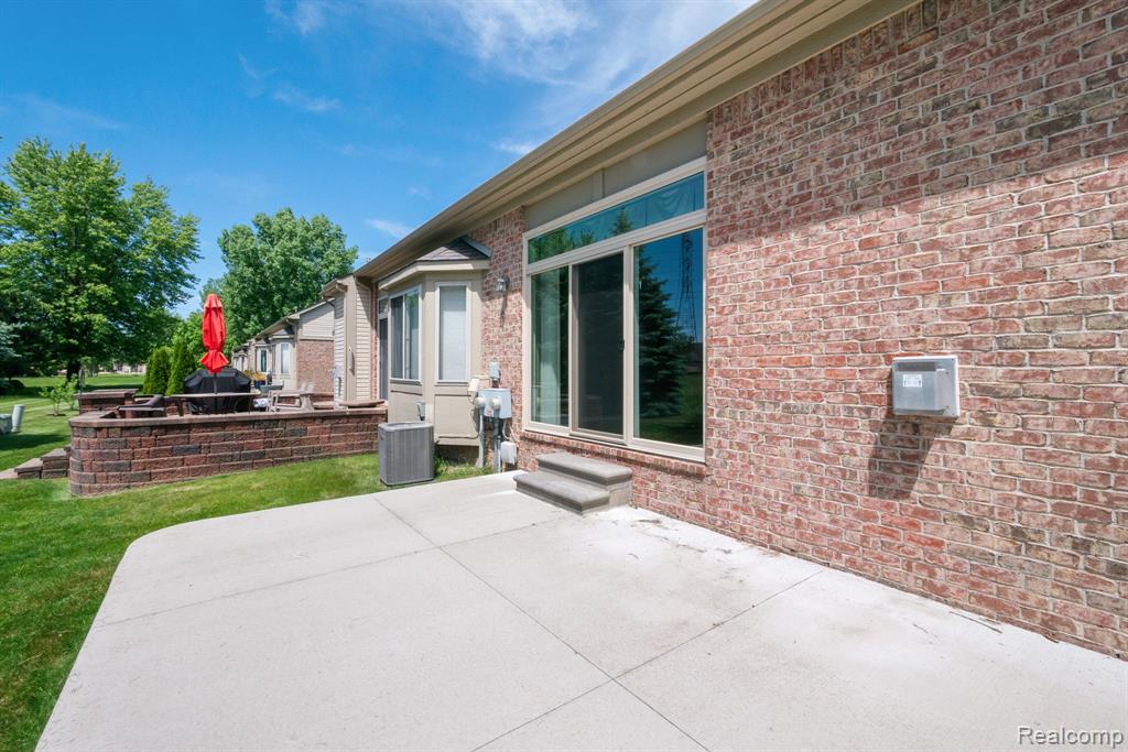 40658 Saint Louis Drive, Clinton Twp, MI 48038 — Photo 10