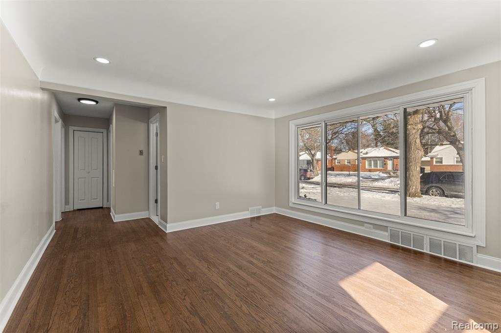 9327 Columbia, Redford, MI 48239 — Photo 8