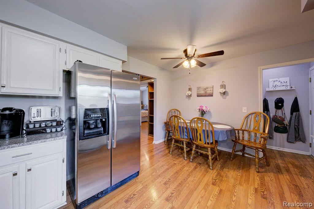 42582 WOODBRIDGE Drive, Canton, MI 48188 — Photo 8