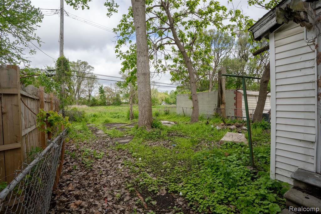 17257 MOENART Street, Hamtramck, MI 48212 — Photo 4
