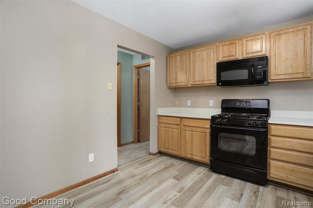 336 Marigold Circle, Westland, MI — Photo 10