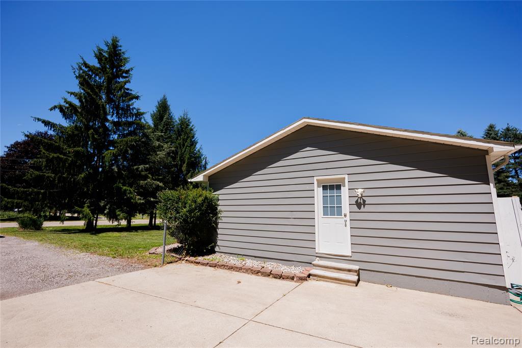 9420 Denton Hill Road, Fenton, MI 48430 — Photo 2