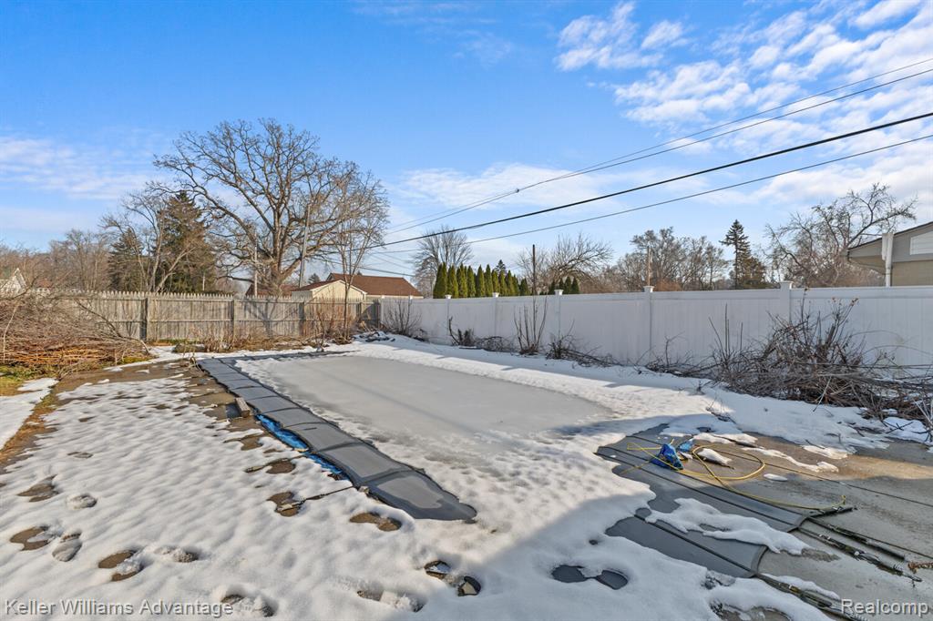 8735 Ringwood Drive, Commerce Twp, MI 48382 — Photo 24