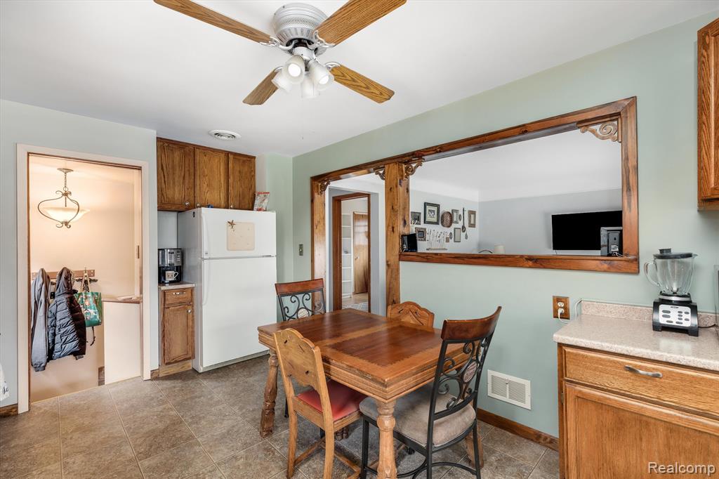 869 LIBERTY Avenue, Lincoln Park, MI 48146 — Photo 8