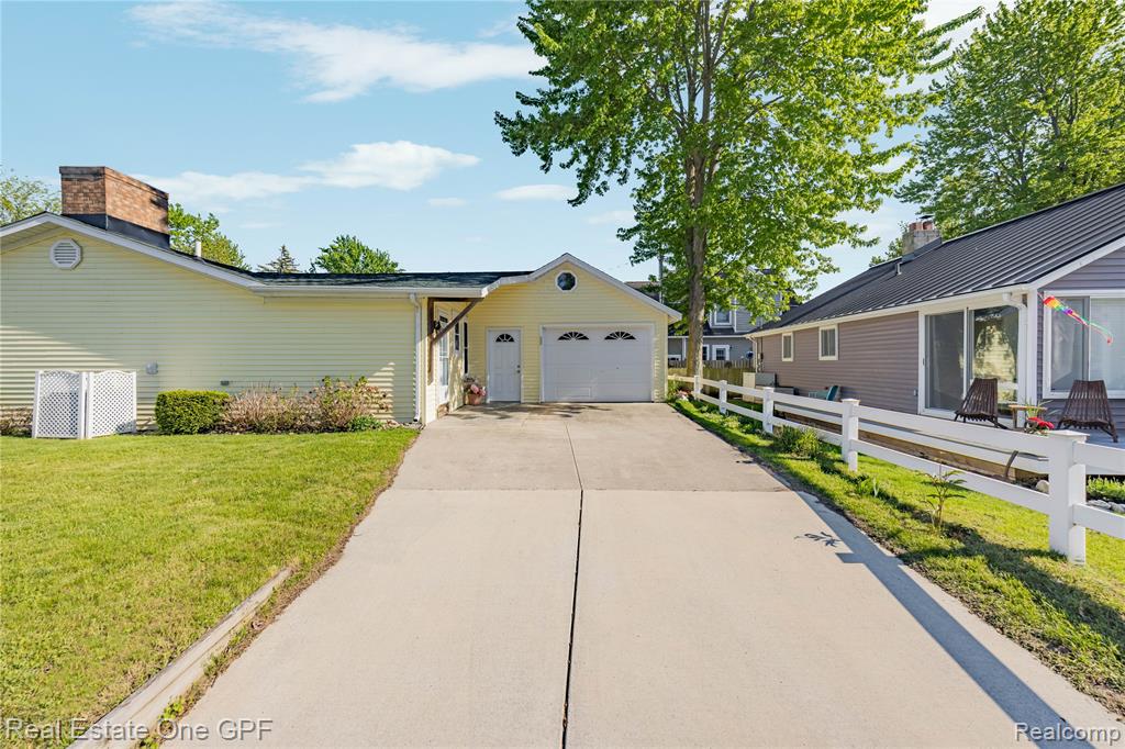 5871 Manor Drive, Fort Gratiot, MI 48059 — Photo 42