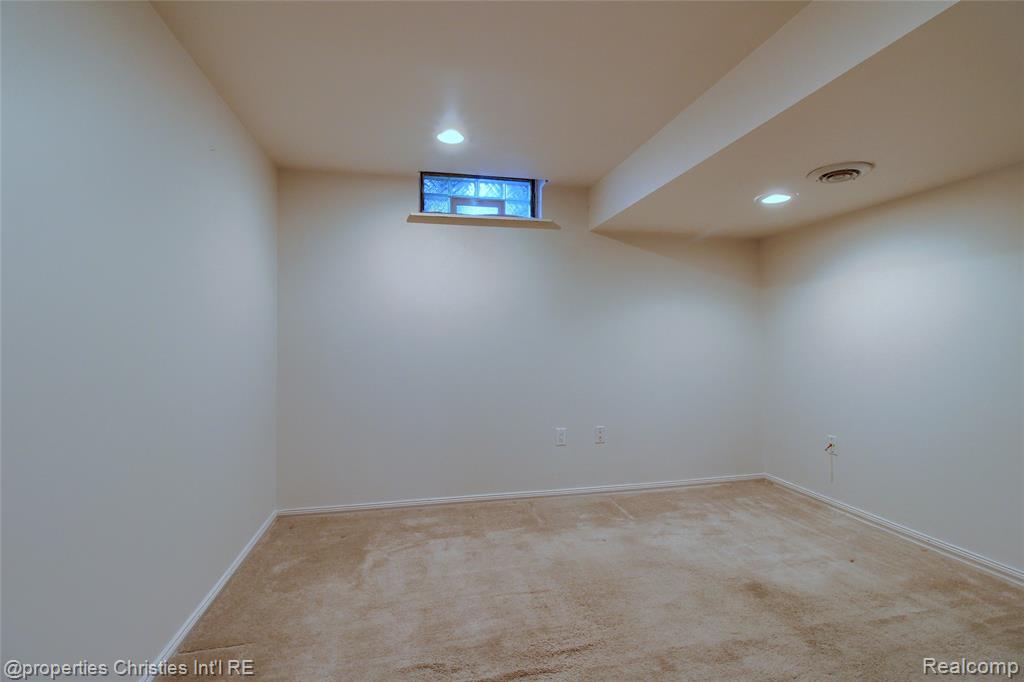565 Center Ridge, South Lyon, MI 48178 — Photo 25