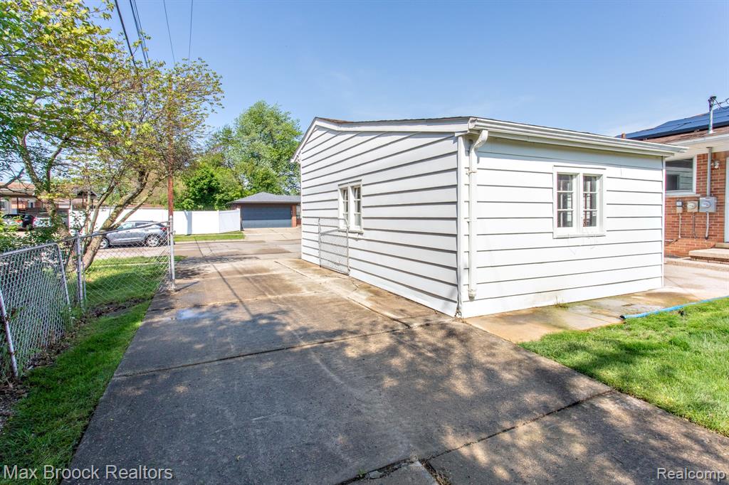 14271 Lincoln Street, Oak Park, MI 48237 — Photo 46