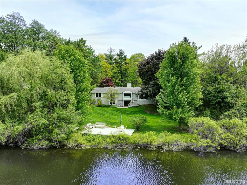 2026 W Bend Court, Bloomfield Hills, MI 48302 — Photo 3