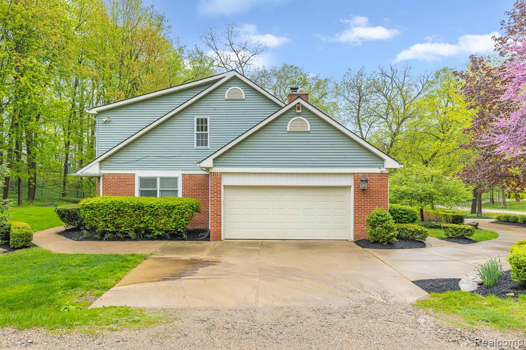 46270 BLOOMCREST Drive, Northville, MI 48167 — Photo 56
