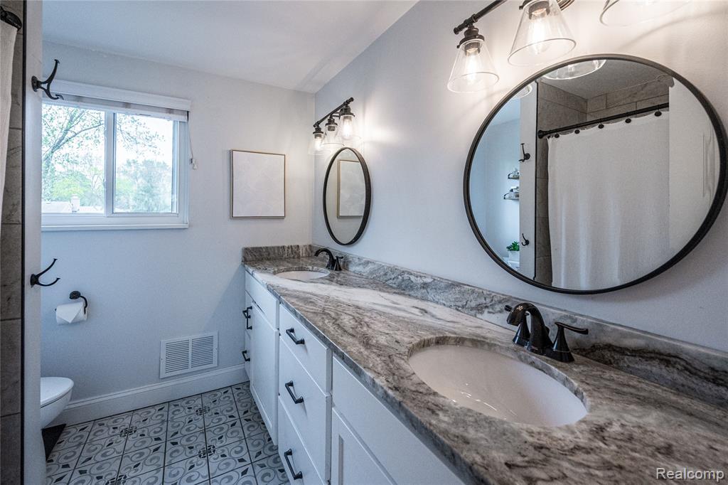 16956 Lauderdale Avenue, Beverly Hills, MI 48025 — Photo 25