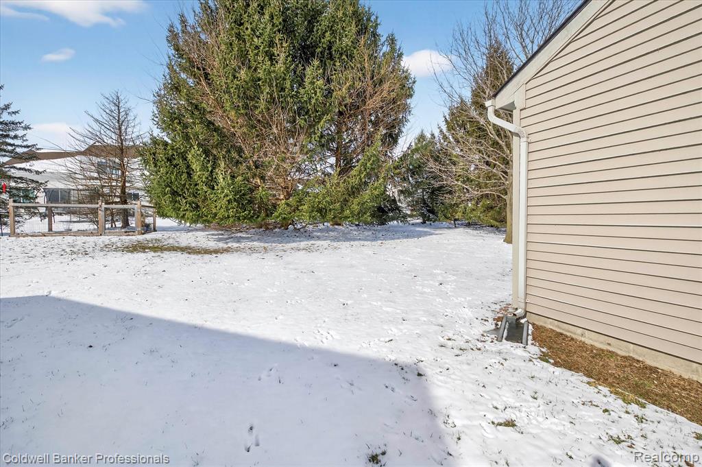 639 Andover Woods Drive, Fenton, MI 48430 — Photo 31