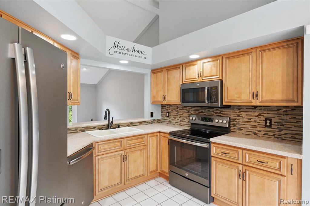 8230 Sawgrass Trail, Grand Blanc, MI 48439 — Photo 17