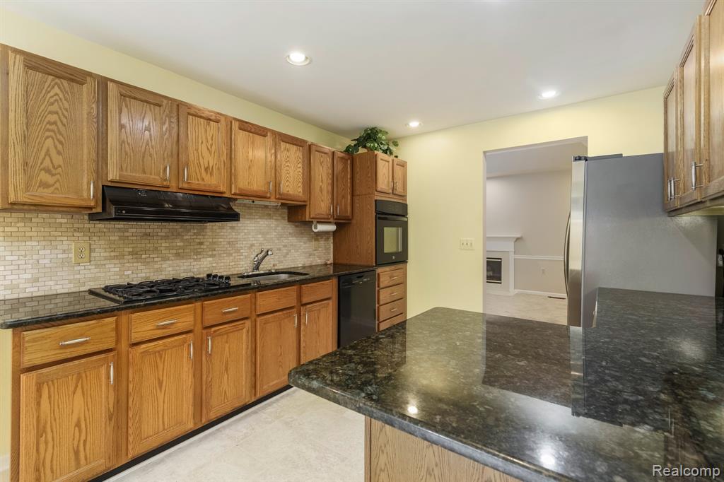 21433 Archwood Circle, Farmington Hills, MI 48336 — Photo 20