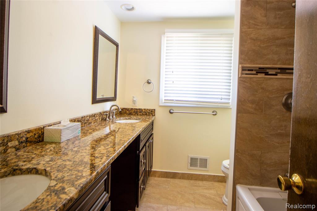 5502 Whitehaven Drive, Troy, MI 48085 — Photo 12
