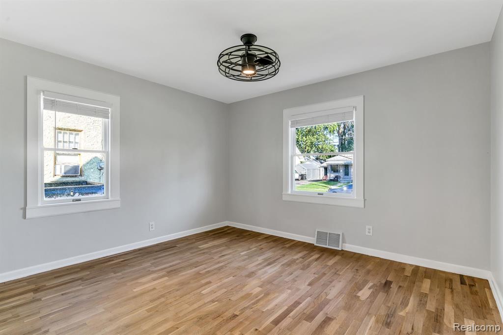 619 VERMILYA Avenue, Flint, MI 48507 — Photo 17