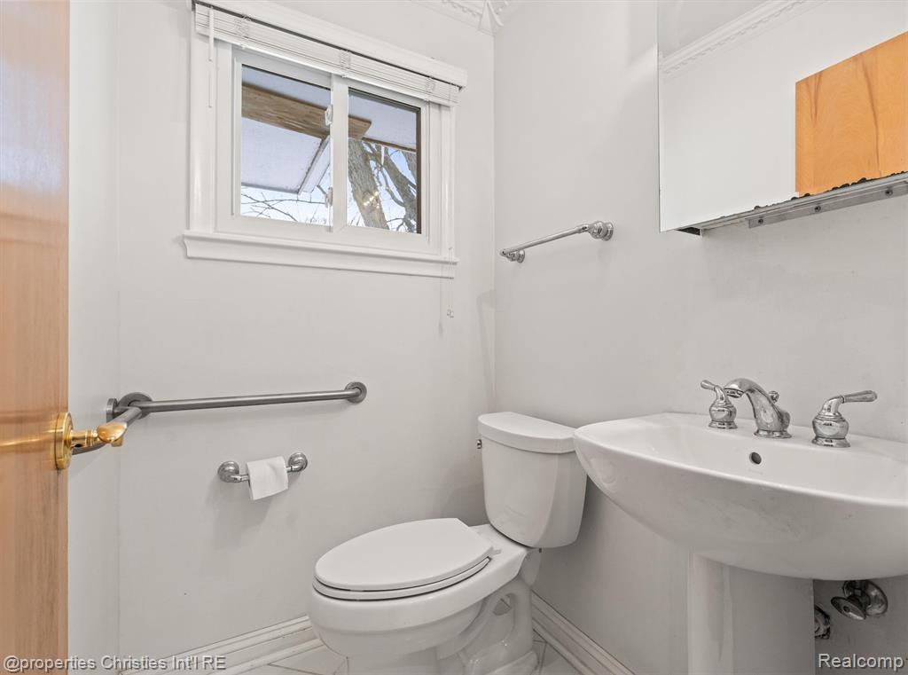 952 N Reading Road, Bloomfield Hills, MI 48304 — Photo 16