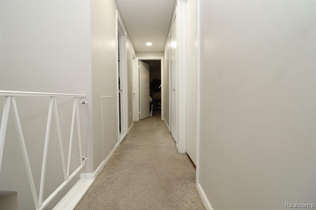693 CRONIN Drive, Dearborn Heights, MI 48127 — Photo 18