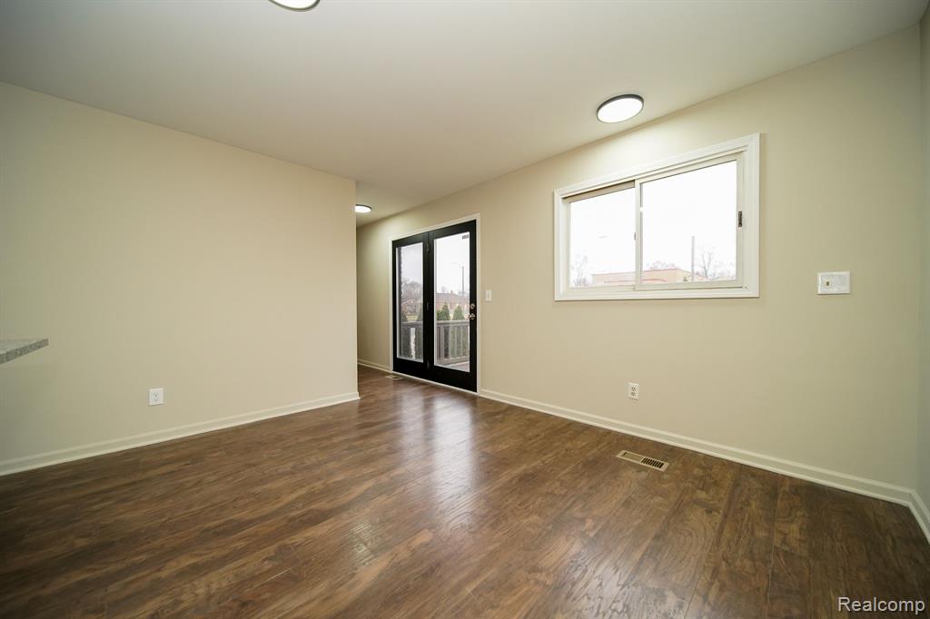 460 OAKGROVE, Clawson, MI — Photo 28