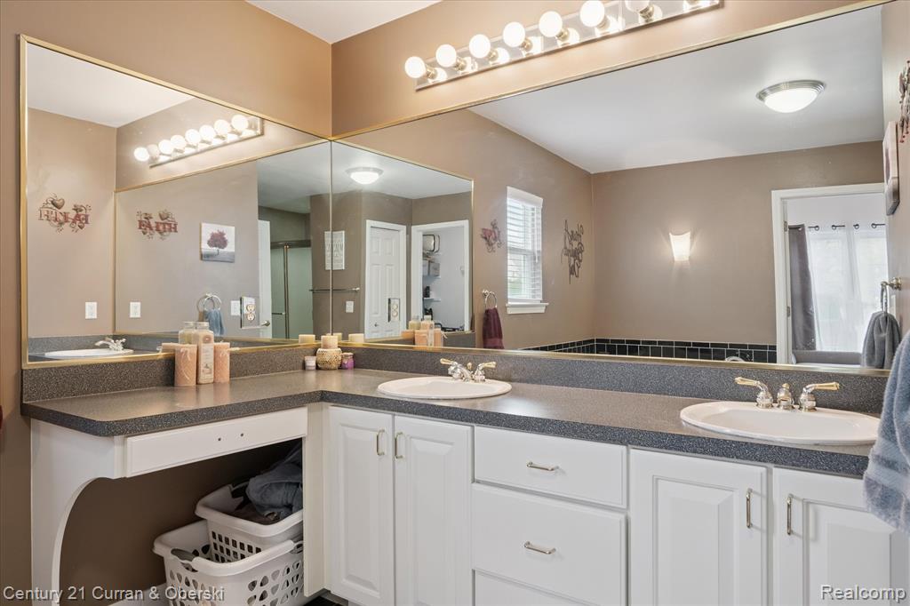 4025 Forest Edge Drive, Commerce Twp, MI 48382 — Photo 24
