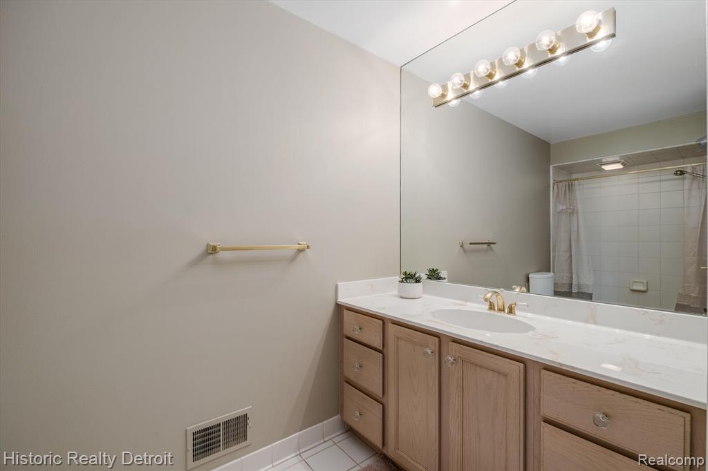 203 WINDWARD Court, 22, Detroit, MI 48207 — Photo 24