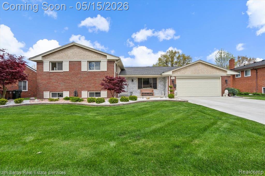 1024 Blairmoor Court, Grosse Pointe Woods, MI 48236 — front exterior