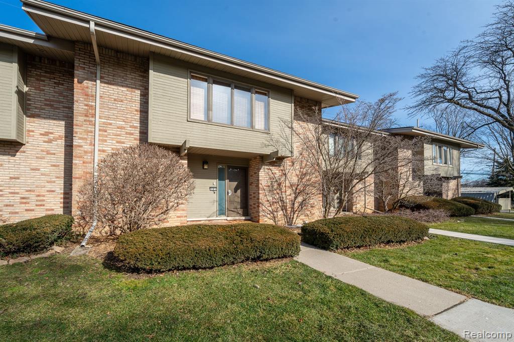 385 CONCORD Place, Bloomfield Hills, MI 48304 — front exterior