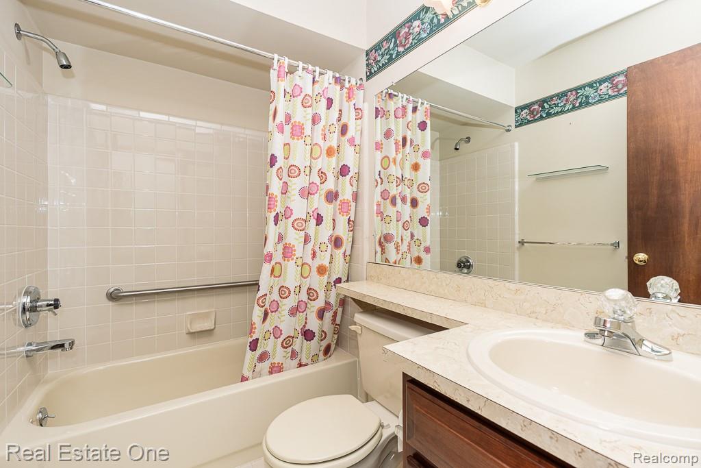 48790 Mill Bank Court, Utica, MI 48315 — Photo 18