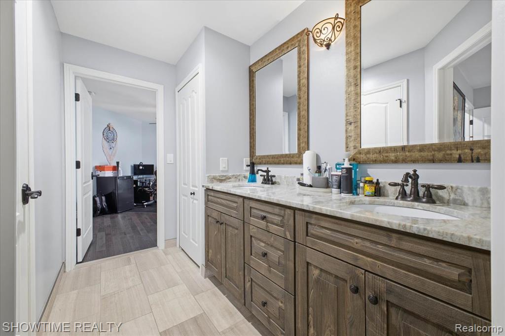 4157 Springbrook Drive, Sterling Heights, MI 48314 — Photo 33
