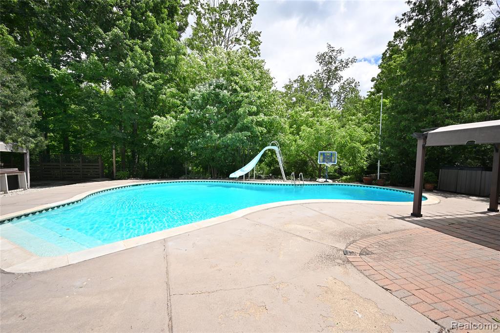 31310 Foxboro Way, Beverly Hills, MI 48025 — Photo 33